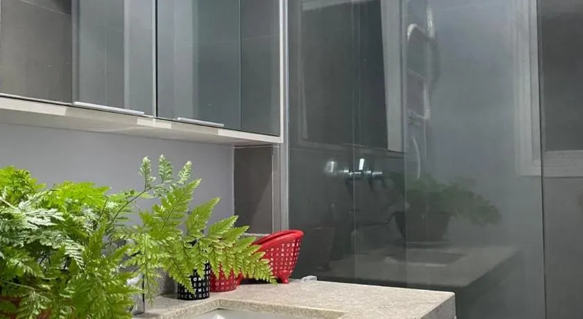 Apartamento encantador na João Inácio conforto e praticidade em Porto Alegre - Image 1