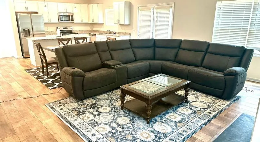 Beautiful Spacious Family-Friendly Home - Image 1