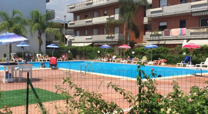 Taormina Mare Piscina Fondachello - Image 1