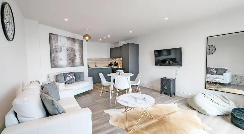 West Lodge, Bognor Regis - Image 1