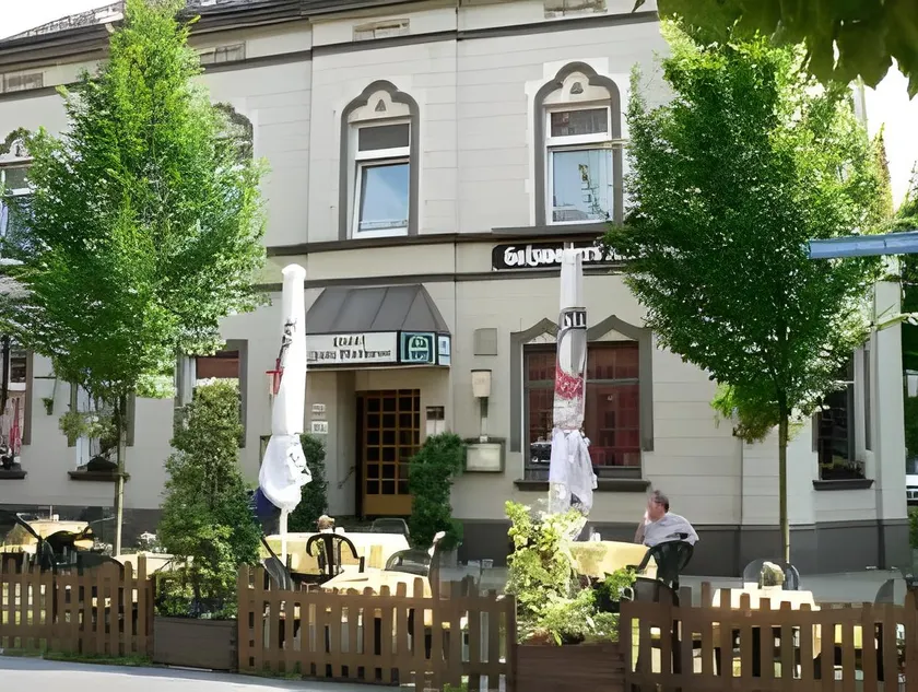 Stadt-Gut-Hotel Zum Rathaus - Image 1