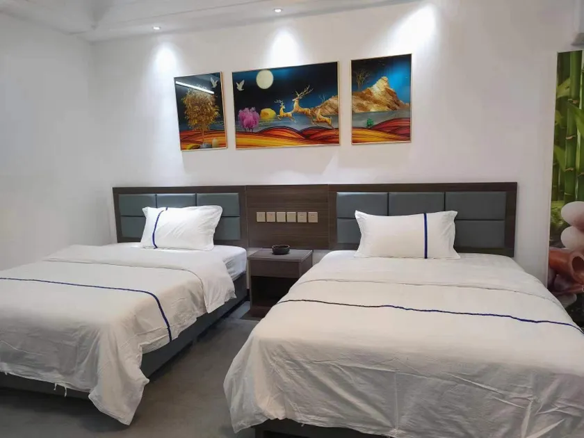 Yuexiang Hotel - Image 1