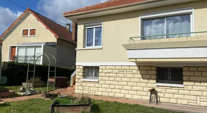 Maison pour 8 personnes avec jardin et à côté Gare RER C & Paris - Image 1