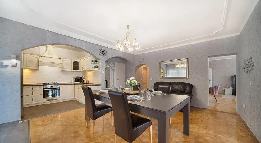 Deluxe Apartment Space and More - Image 1