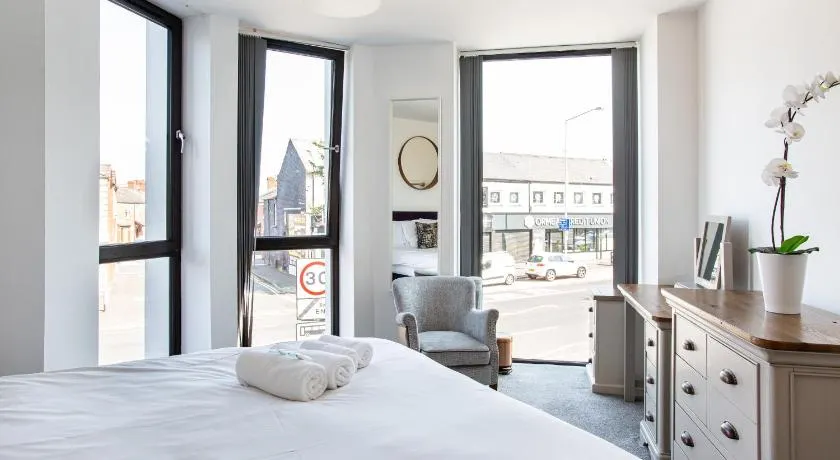 Luxury 2BR apartments by Luxus Fully Equipped Kitchen, Ormeau Park - Image 1