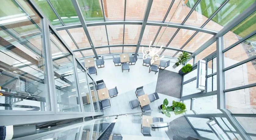 Glas-Hotel 3* - Image 1