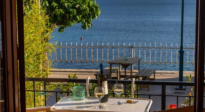 Notos Sea Front Apartment - Image 1