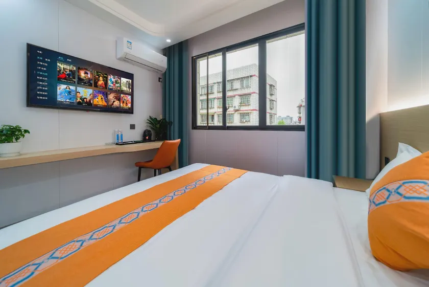 Yiting Hotel (Baiyun Middle Road Metro Station Guiyang Happy World) - Image 1