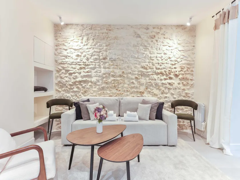 Peaceful apartment in Eiffel Tower - Image 1