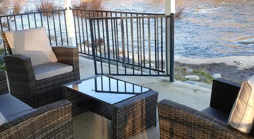 Oasis Riverfront House -10 min to Sequoia - Image 1
