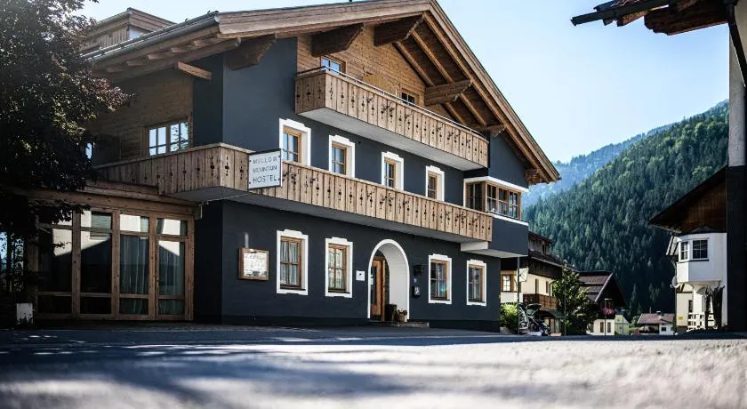 Mellow Mountain Hostel - Image 1