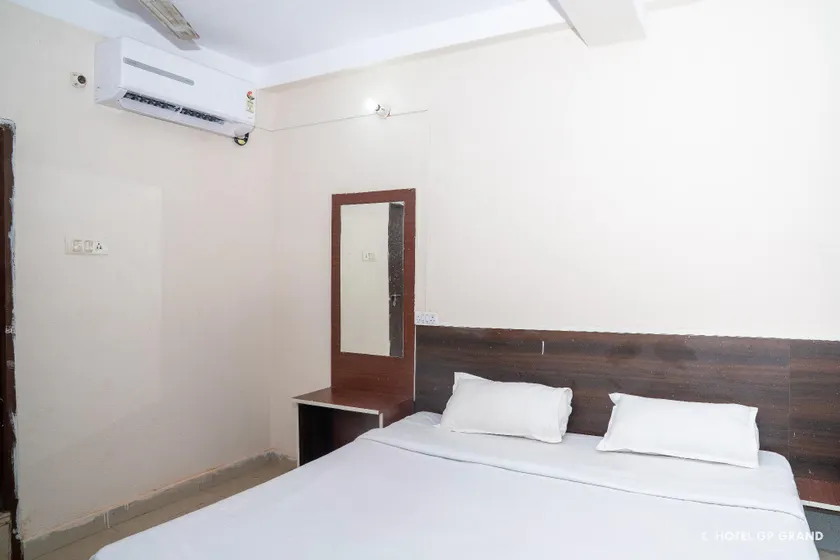 HOTEL G P GRAND - Image 1