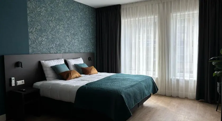 Hotel SIS - Rooms - Image 1