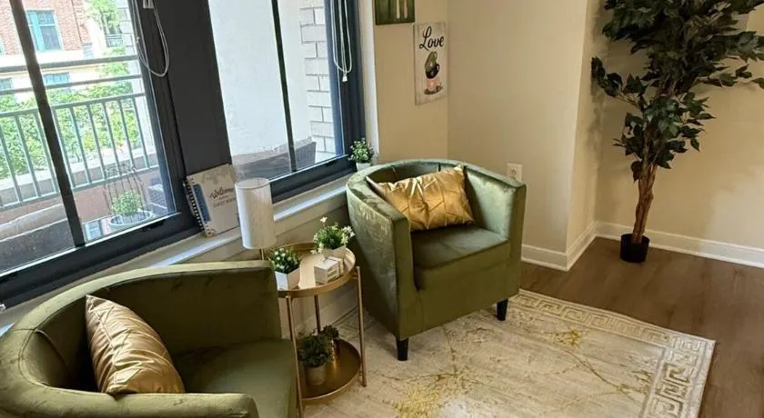 Luxury Stay-Free Parking-Amazon HQ-Nearby DC-Wifi-Pool-Gym - Image 1