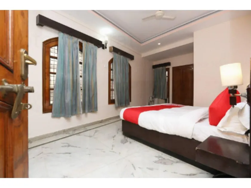 OYO Hotel Samrat - Image 1