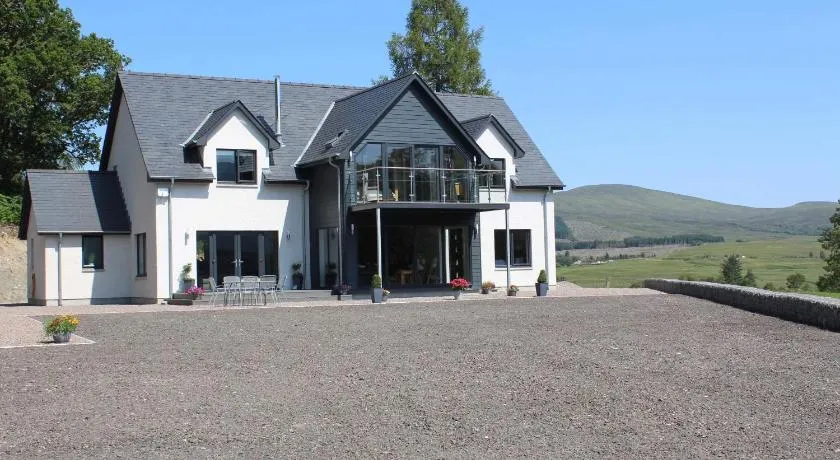 Stag Lodge - Image 1