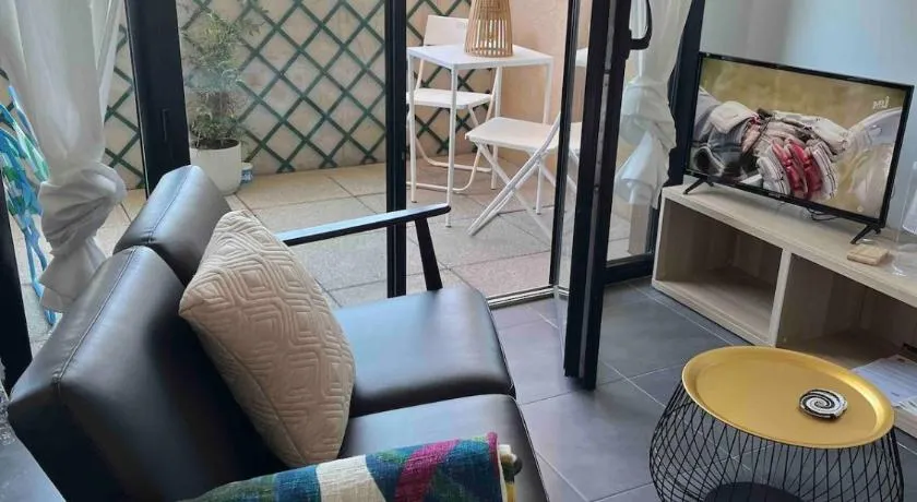 Grand Studio avec Parking et Wifi - Image 1