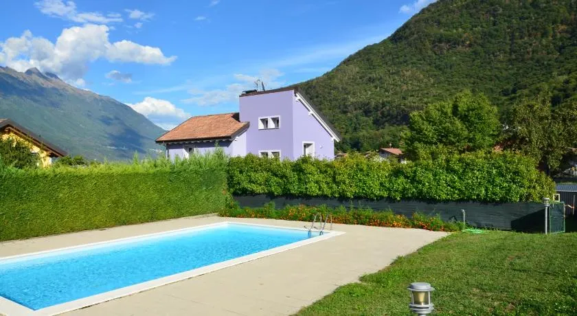 "Lake & Mountain" Summer House - Image 1