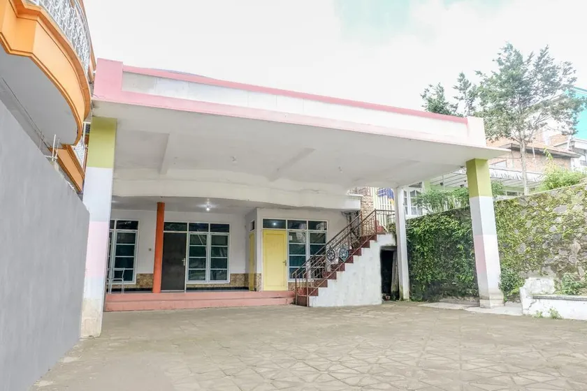 SARANGAN HOTEL - Image 1