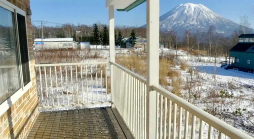Yotei Townhouse - 2 bedrooms with covered BBQ deck - Image 1