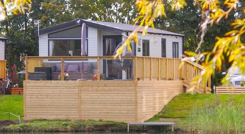Castleton Static lodge on Wold View Fisheries Leisure Park - Image 1