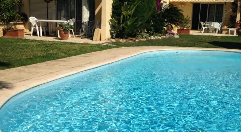 Villa C3 Arthur Rimbaud chambre d'hôte piscine proche mer plage 600m - Image 1