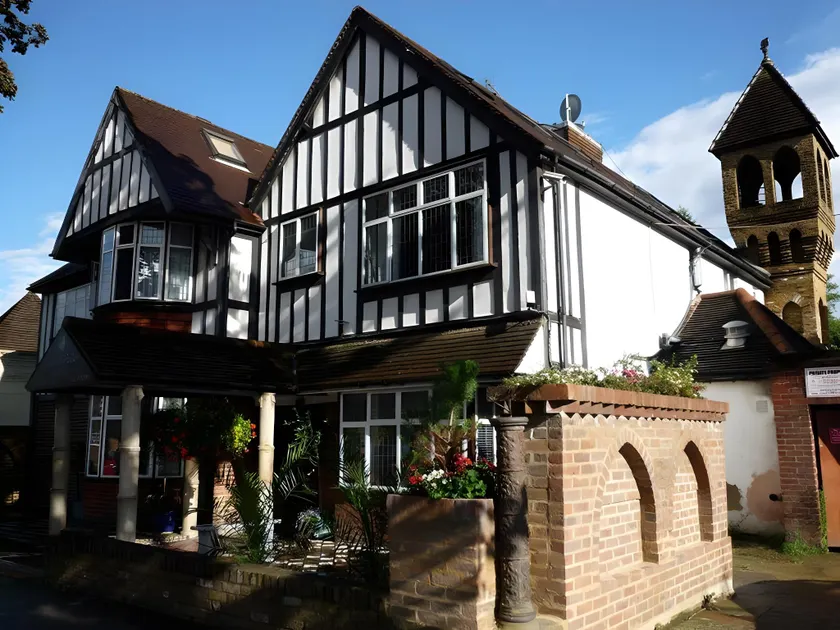Madonna Halley Hotel - Image 1