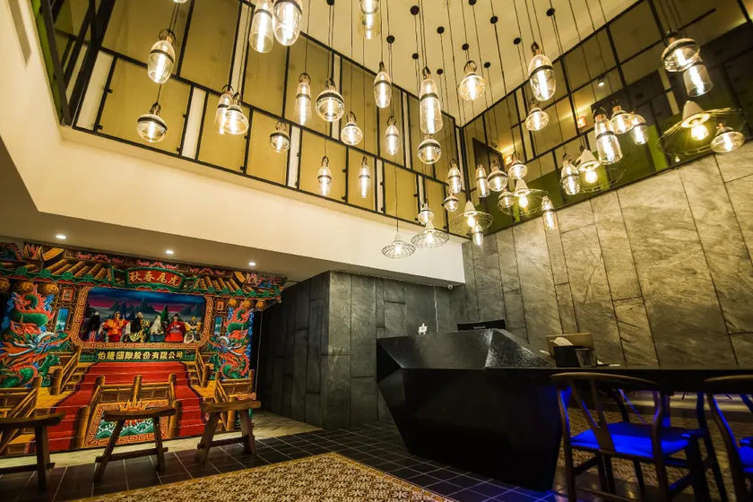 Huwei Hotel - Image 1