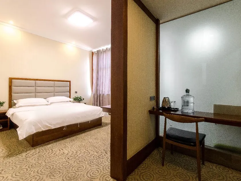 Ruijia Fashion Hotel (Bayi Road Branch) - Image 1