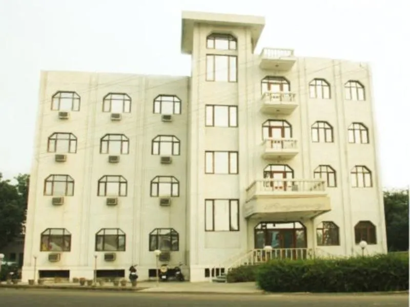 Hotel Regency - Image 1