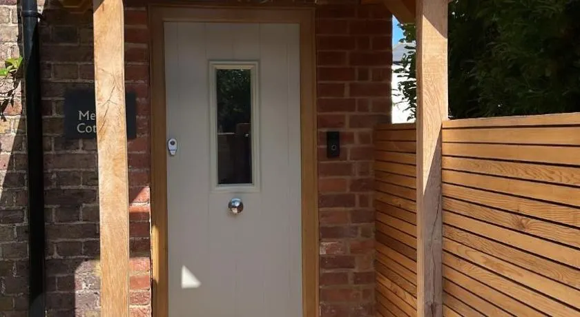 Stunning Cottage with views of Windsor Castle - Image 1