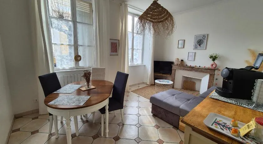 Au plus près du Chateau ! - Image 1