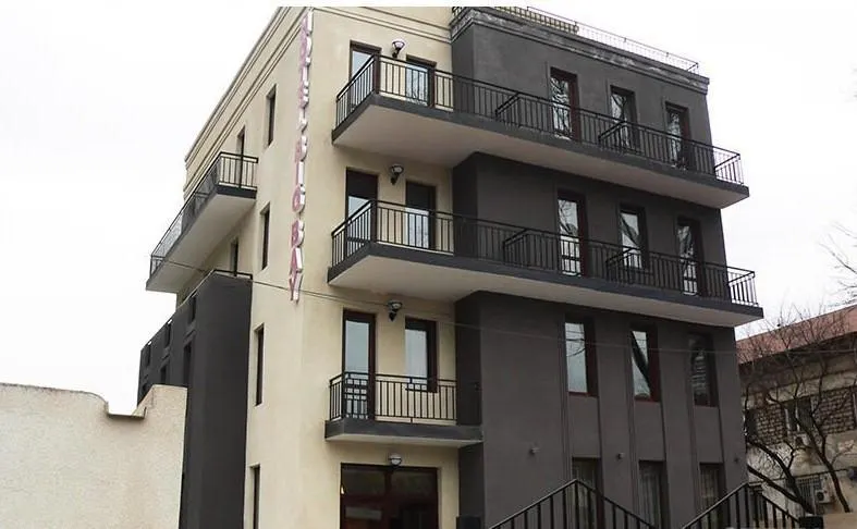 BIG BAY HOTEL - Image 1