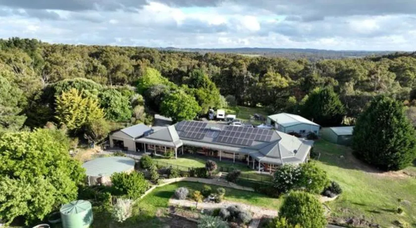 Pet Friendly Studio with Views Near Hahndorf - Image 1