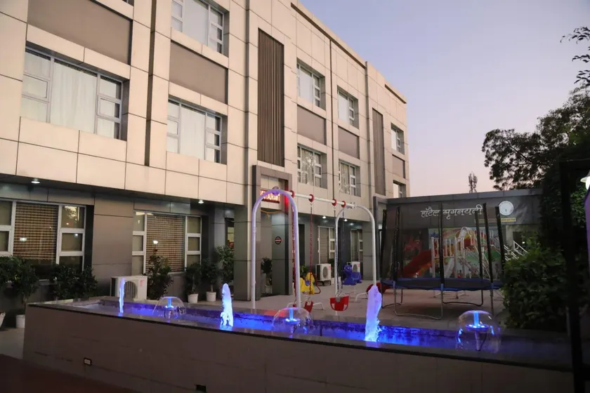 HOTEL MRIGNAYANI - Image 1