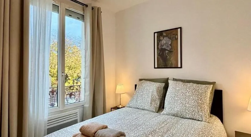 For 4, near Montmartre, 1 bedroom 1 sofa bed - Image 1