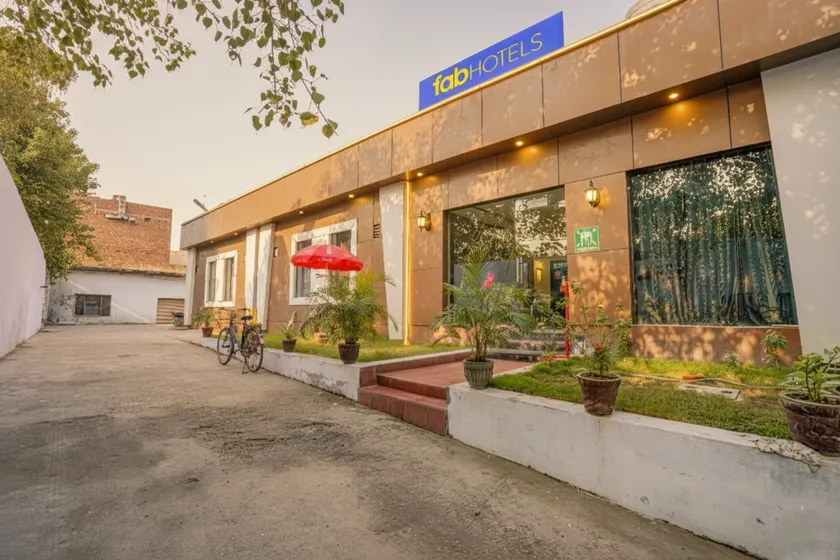 FabHotel Grand Inn - Image 1