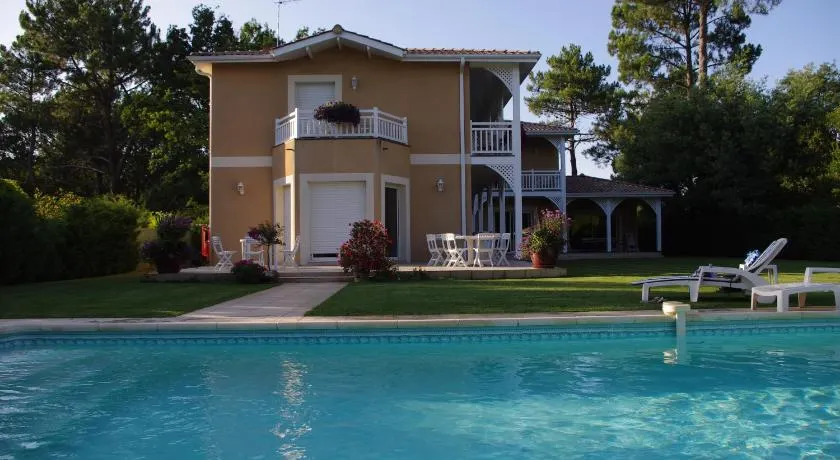 ViLLA HELENA - anciennement LE CLOS D'IGNAC - Image 1