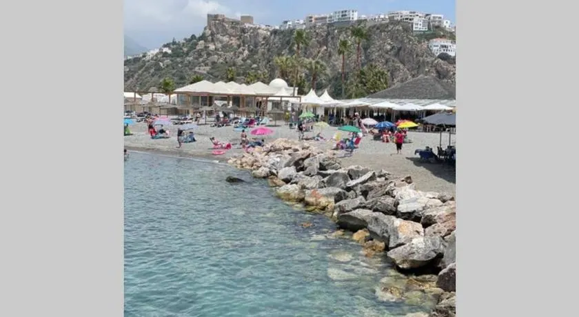 EL PEÑÓN IDÍLICO PISO A PIE DE Playa - Image 1