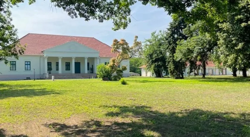 Nagy-Besenyei Kúria Panzió - Image 1