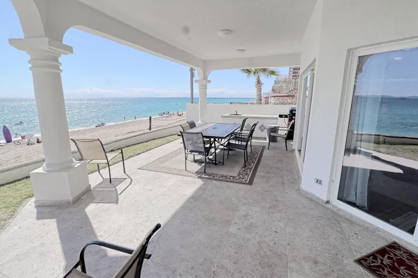 Las Palmas Resort - Image 1