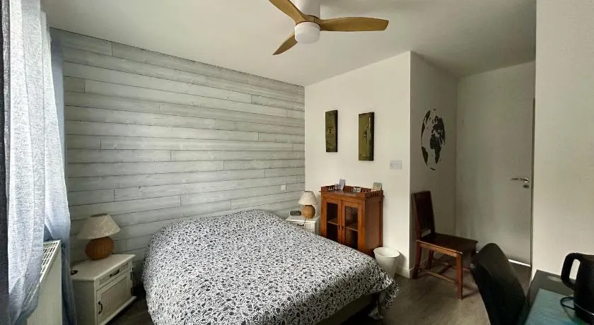 Jolie chambre dans quartier calme - Image 1