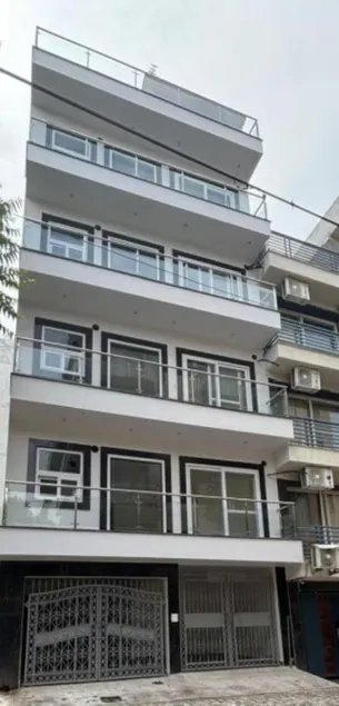 Regal Retreat - Image 1