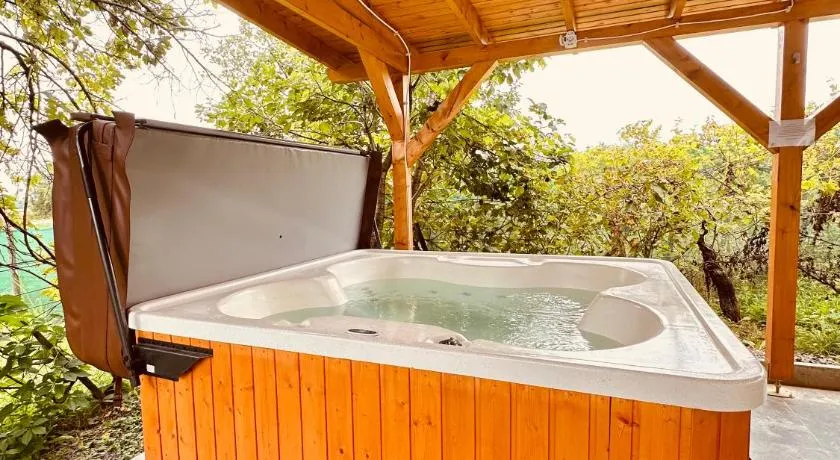Tenkeshegyi Házikó - Image 1