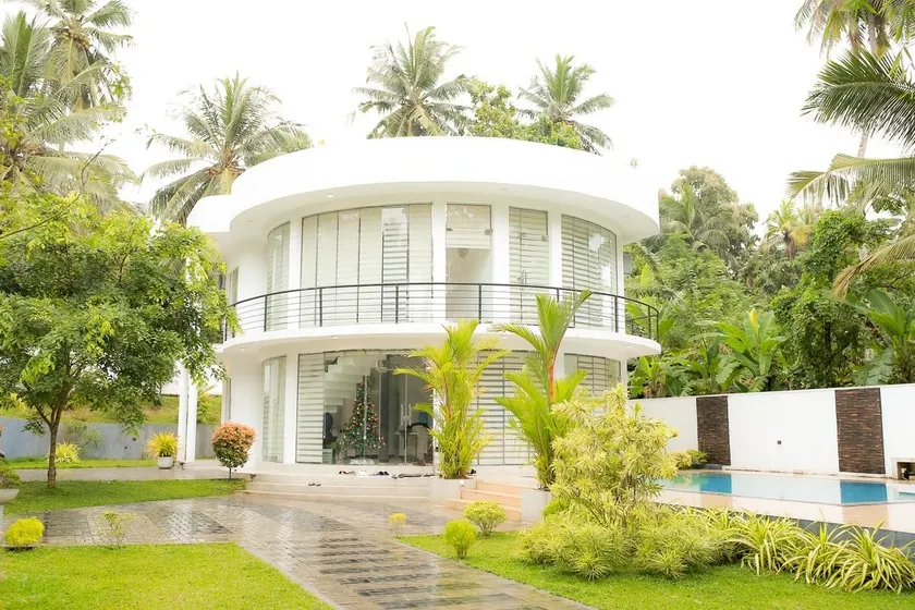 Silverline Luxury Villa - Image 1