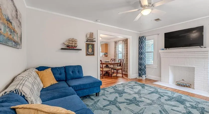 Anchors Away in Park Circle with King Suite - Image 1