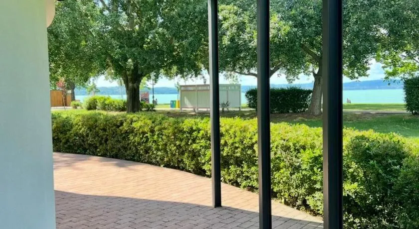 Waterfront Apartmanok - Image 1