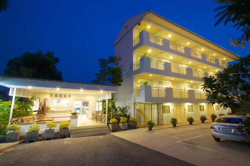 Charn Residence - Image 1