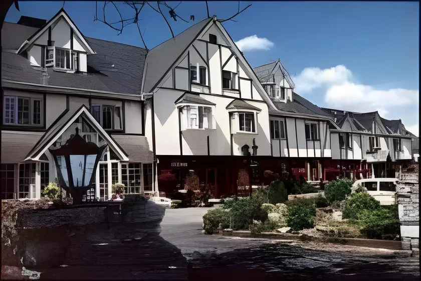 Old Weir Lodge - Image 1