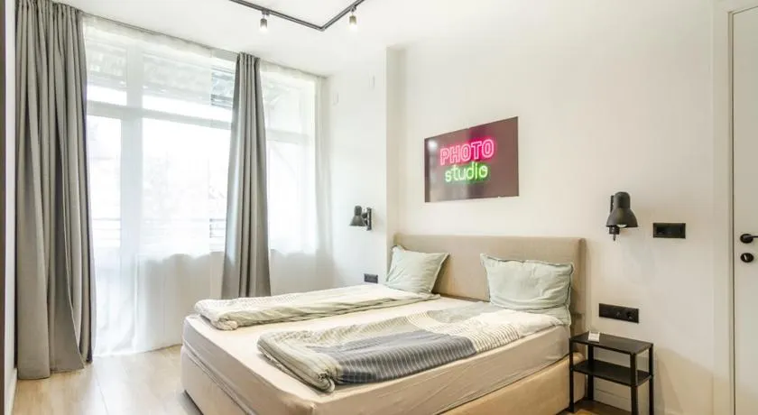 Viral 2 BR Photo Studio Loft - Image 1